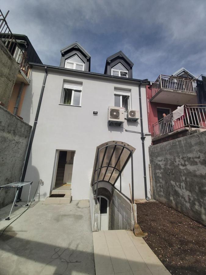 Downtown Apartment Cetinje Bagian luar foto