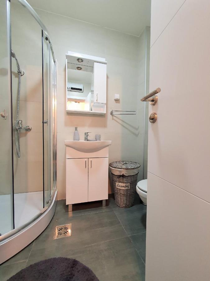 Downtown Apartment Cetinje Bagian luar foto