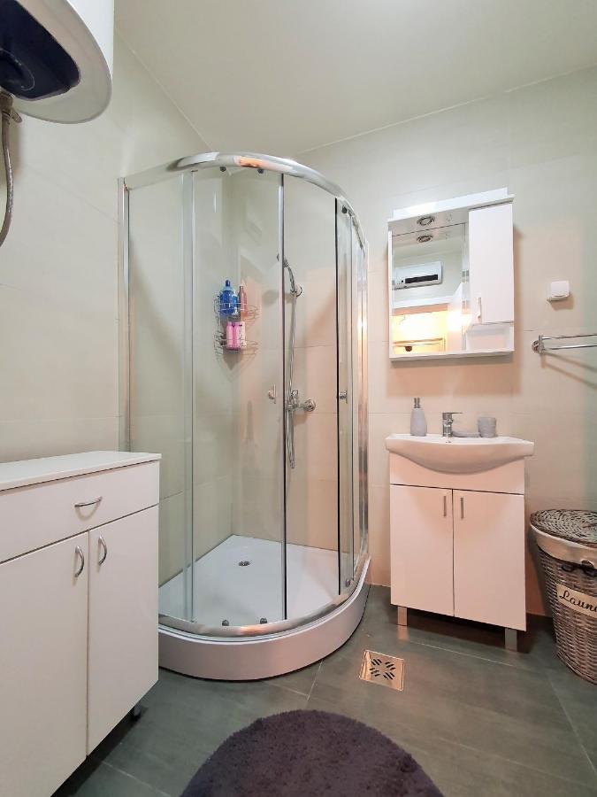 Downtown Apartment Cetinje Bagian luar foto